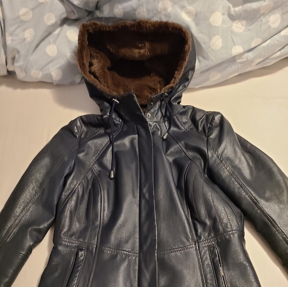 Danier leather jacket with warm lining - Picture 4 of 4